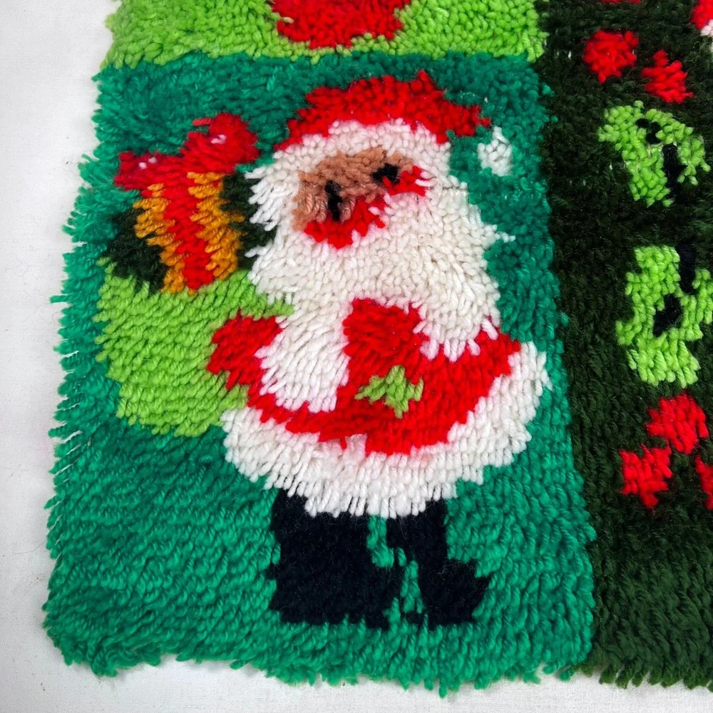 Vtg 24x18 Christmas Latch Hook Wall Hanging Noel Santa Tree Candy‎ Cane 70s Xmas